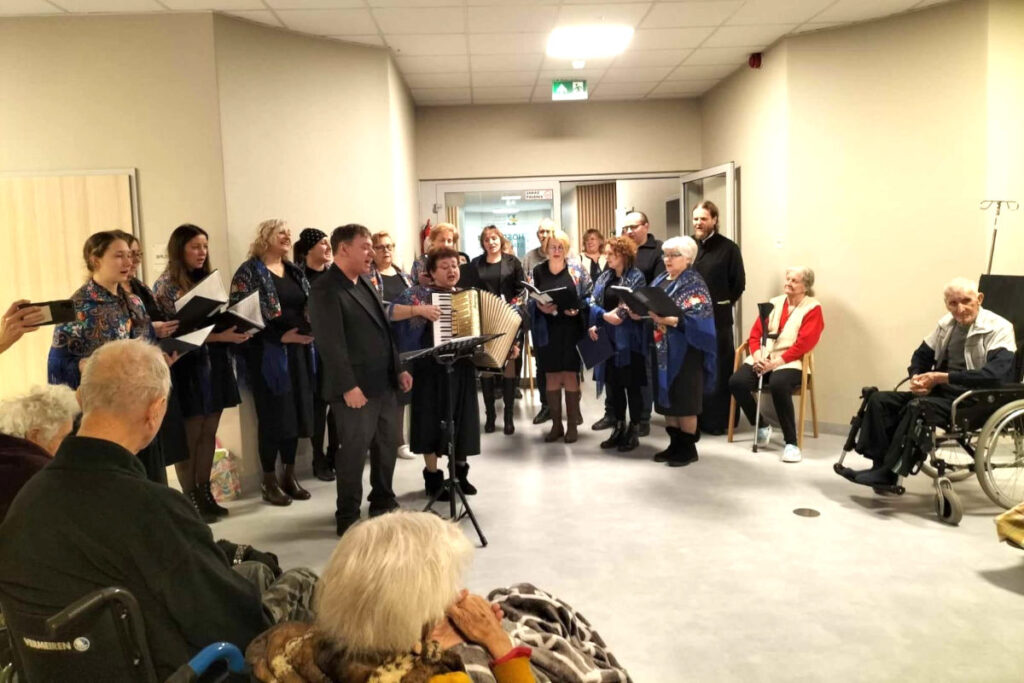 Akatyst i kolędowanie w Hospicjum w Makówce