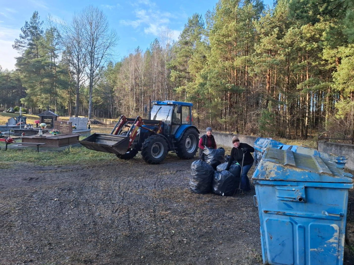 Sprzątanie cmentarza parafialnego - 15.11.2025