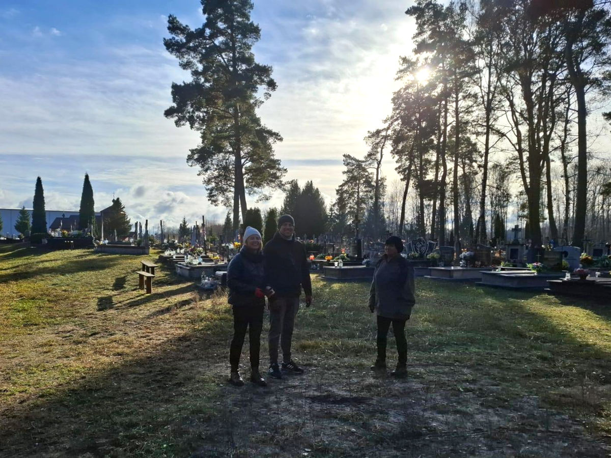 Sprzątanie cmentarza parafialnego - 15.11.2025