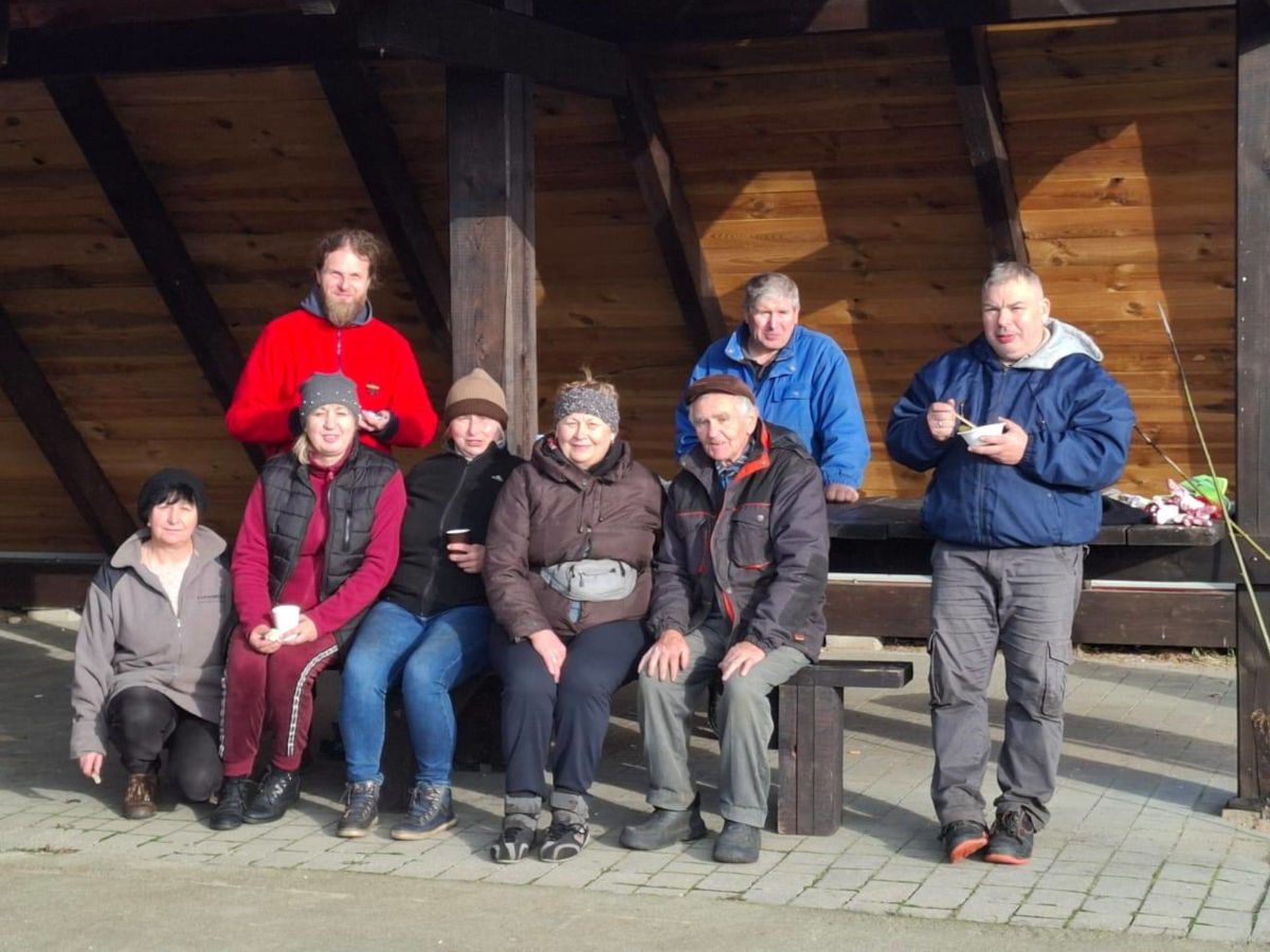 Sprzątanie cmentarza parafialnego - 15.11.2025