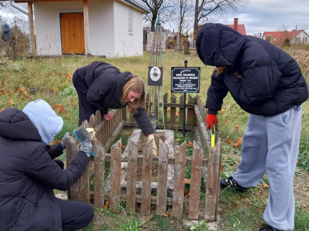 Zuchy i harcerze razem dla pamięci